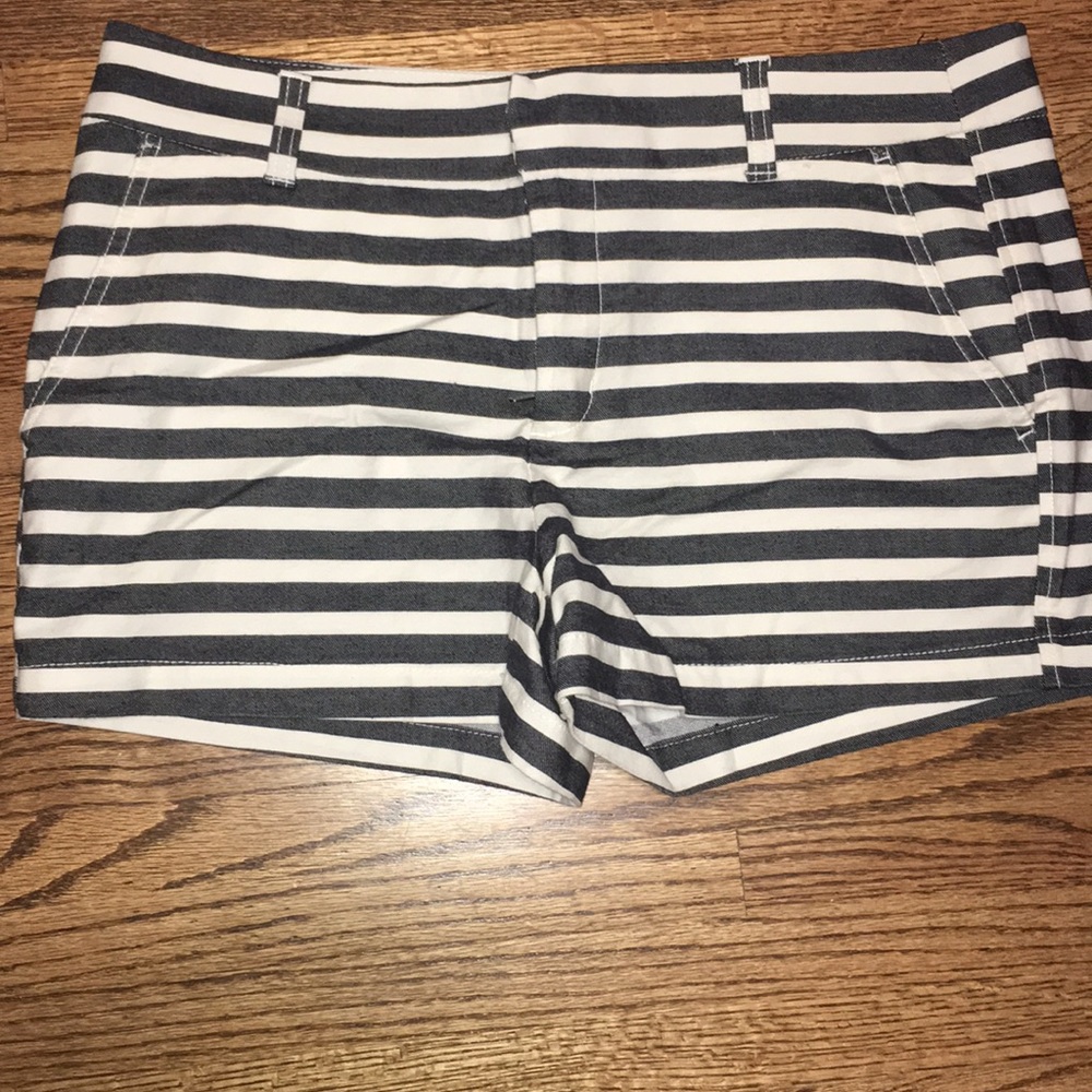 Gap khaki shorts